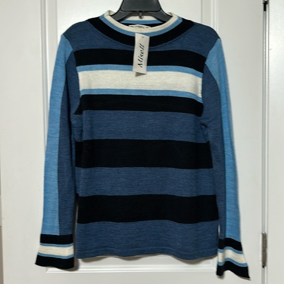 NWT Ocean Blue Sweater. Size M - Picture 1 of 4